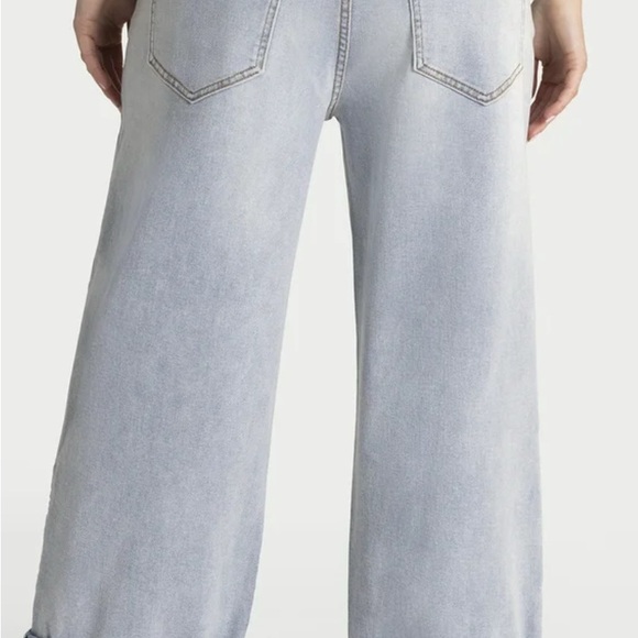 Floral Embroidered Light Blue Jeans - Picture 2 of 5